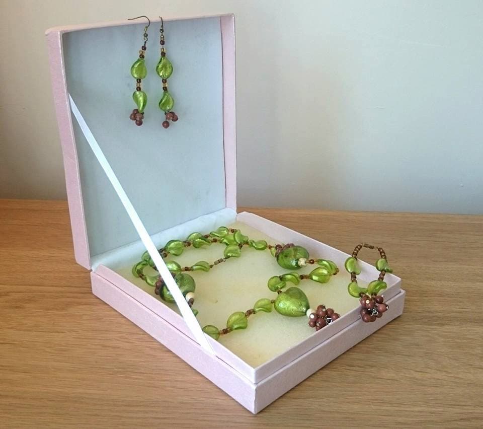 Vintage Jewellery Set Foil Glass Heart Necklace, Earrings, Bracelet Full parure Boxed Jewellery Jewelry