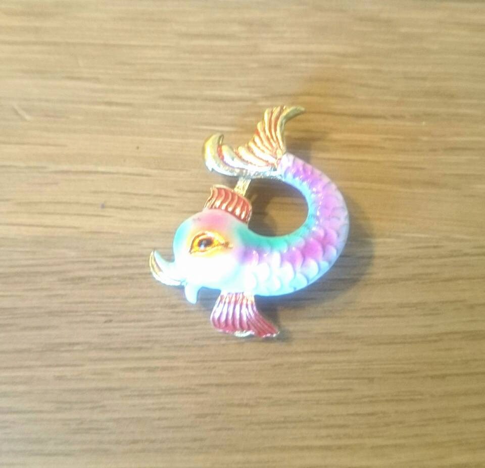 Vintage Koi Fish Brooch: Gold Tone Oriental Scarf Pin
