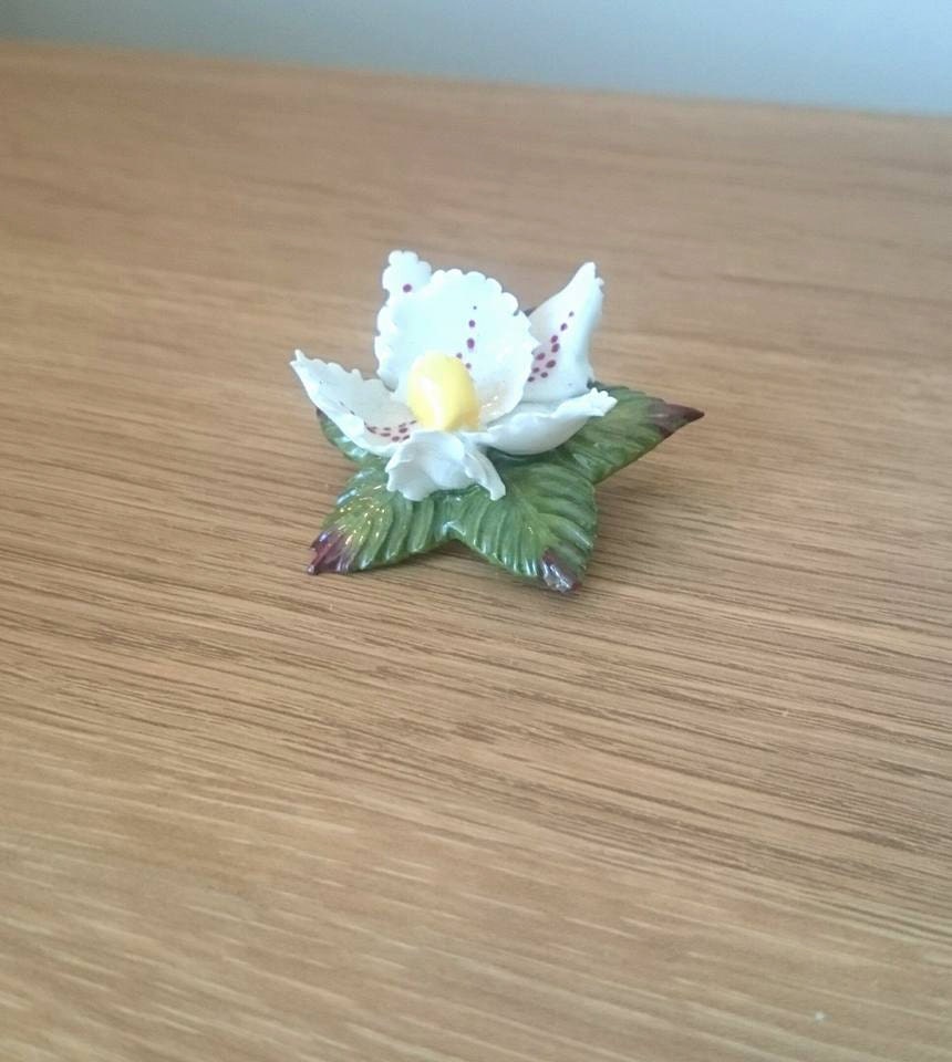 Vintage Floral Brooch White Lilly Fine Bone China Floral Boutique  1950's English Jewellery Jewelry