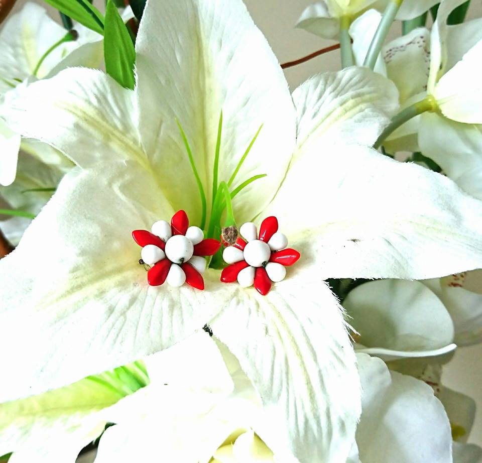 Vintage Earrings Clip On White and Red Flower Star Shaped Enamel Earrings Costume Jewelry