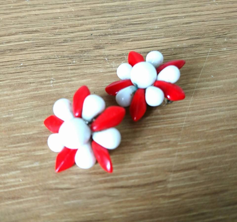 Vintage Earrings Clip On White and Red Flower Star Shaped Enamel Earrings Costume Jewelry