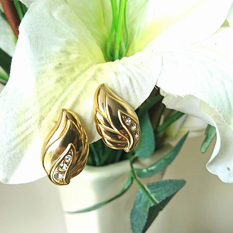 Vintage Buckingham Gold Leaf Clip On Earrings, Faux Rhinestone Detail