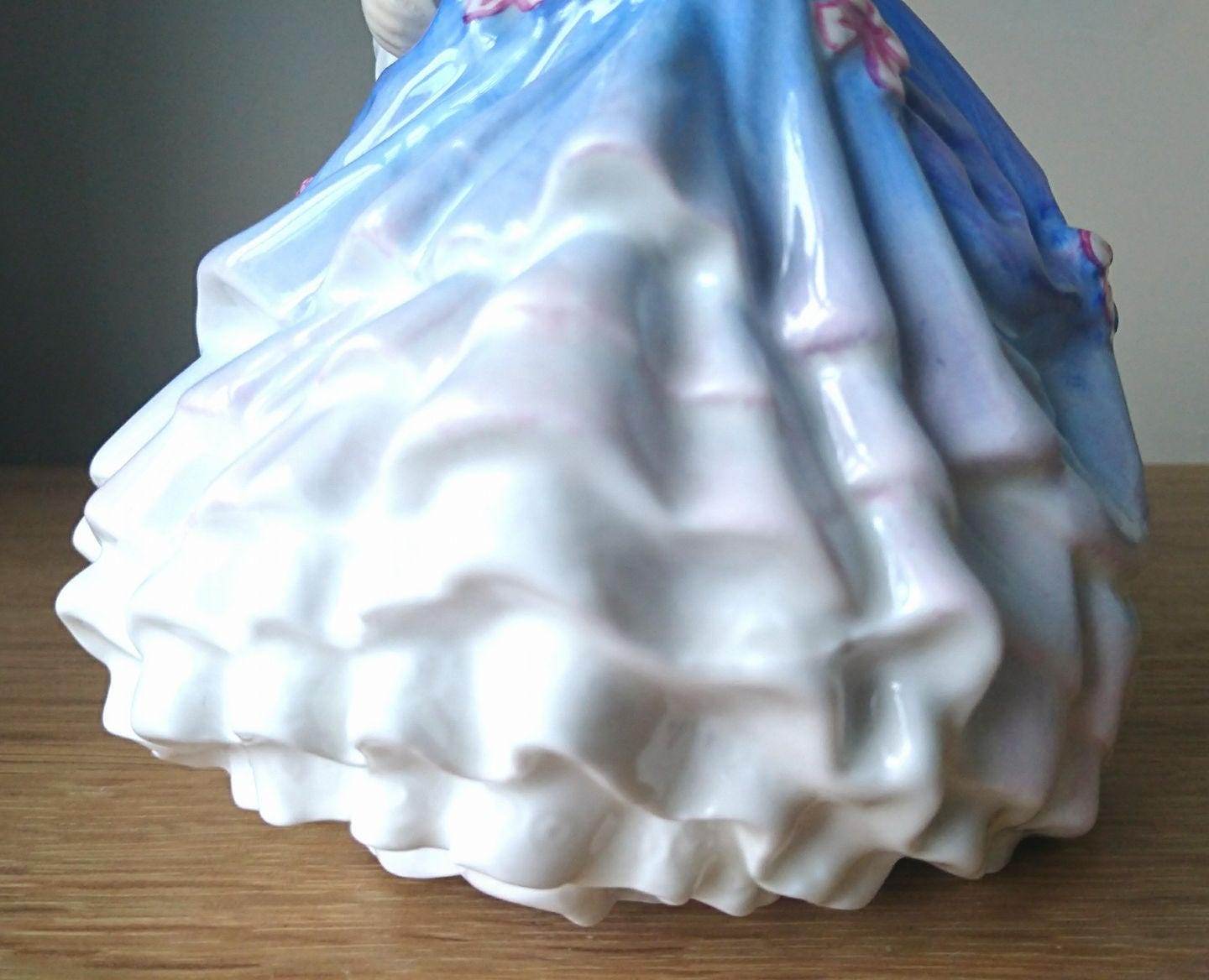 Royal Doulton Figurine: Alice HN3368, 1990, Classic Pretty Ladies
