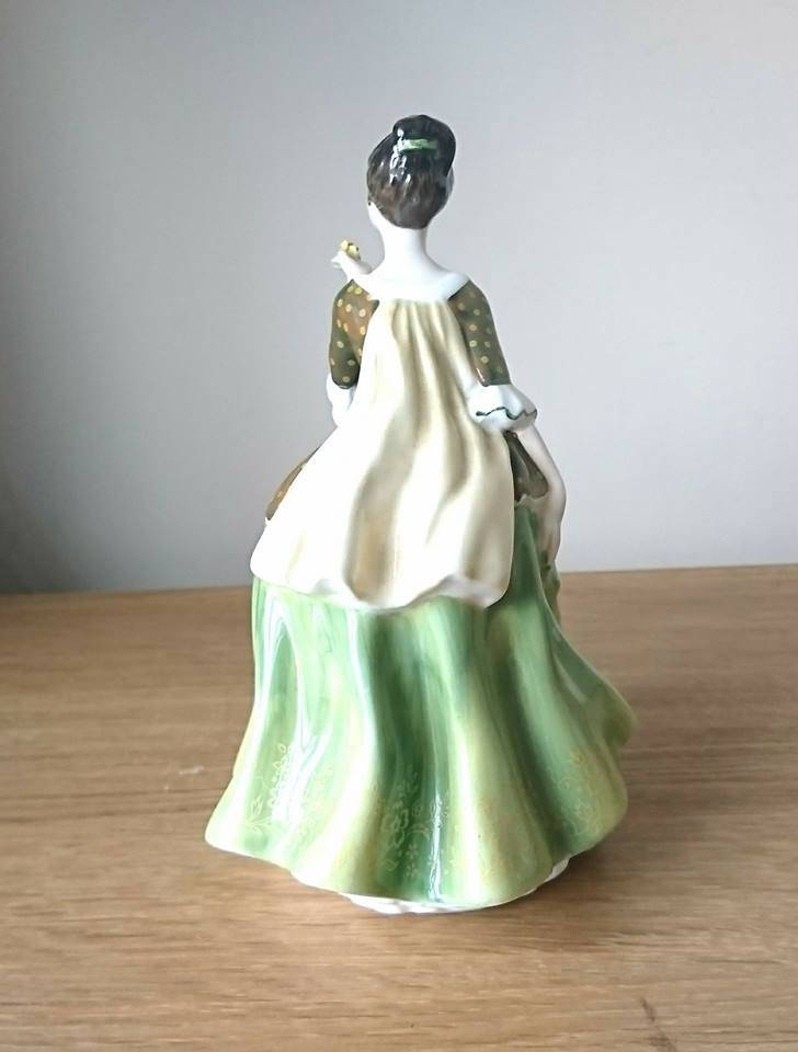 Royal Doulton Fleur Figurine HN2368, Green Dress Pretty Lady
