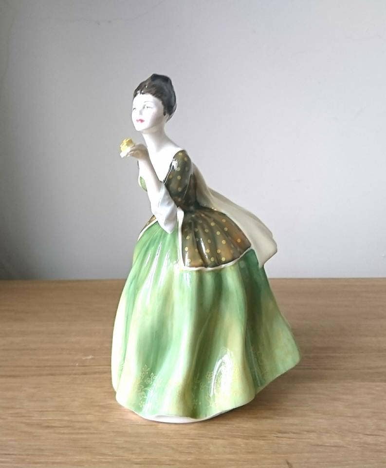 Royal Doulton Fleur Figurine HN2368, Green Dress Pretty Lady
