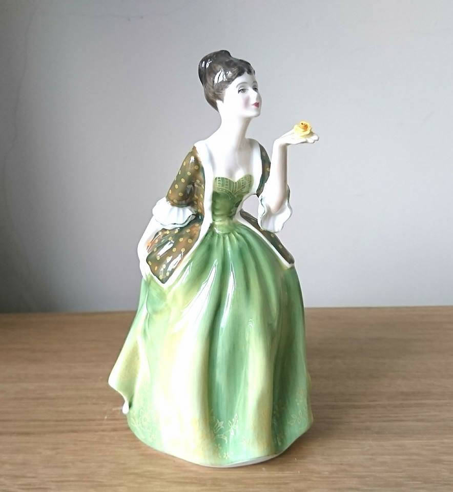 Royal Doulton Fleur Figurine HN2368, Green Dress Pretty Lady