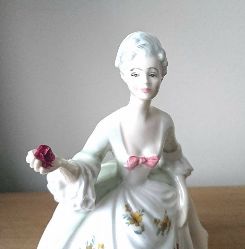 Royal Doulton Lady Figurine Diana HN2468 Peggy Davis Classic Collectable Figurine Pretty Lady Porcelain