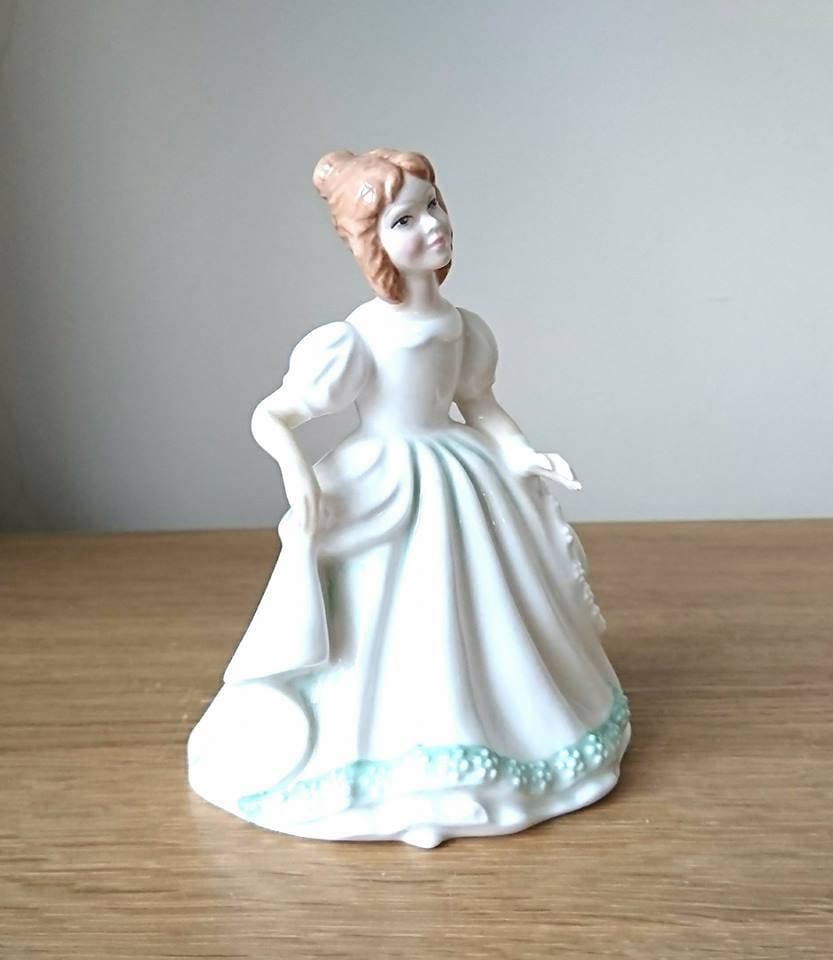 Vintage Royal Doulton Lady Figurine Amanda Pretty Lady Vanity Fair Children