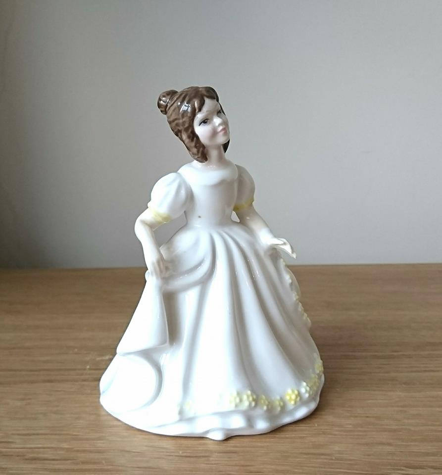 Vintage Royal Doulton Lady Figurine Amanda Pretty Lady Vanity Fair Children