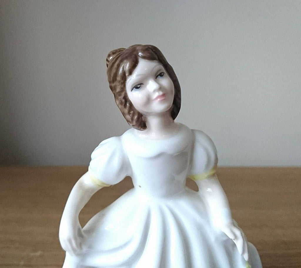 Vintage Royal Doulton Lady Figurine Amanda Pretty Lady Vanity Fair Children