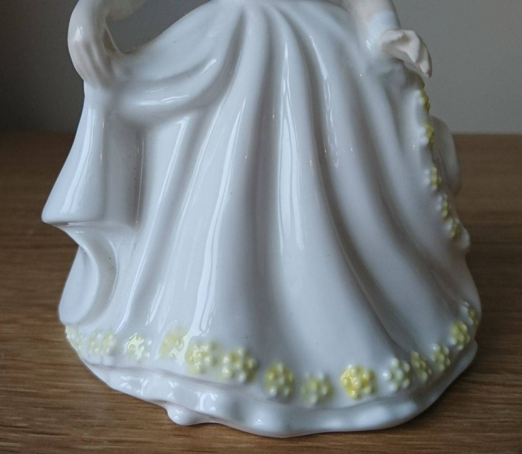 Vintage Royal Doulton Lady Figurine Amanda Pretty Lady Vanity Fair Children