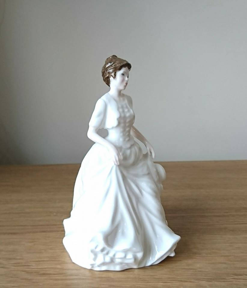 Royal Doulton Figurine Harmony HN4096 Collectors Club Figurine White Pretty Dress