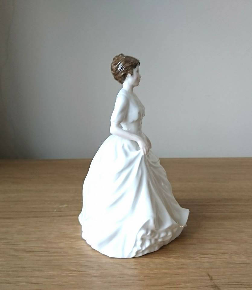 Royal Doulton Figurine Harmony HN4096 Collectors Club Figurine White Pretty Dress
