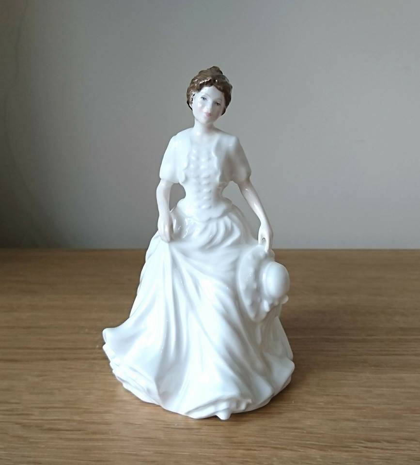 Royal Doulton Figurine Harmony HN4096 Collectors Club Figurine White Pretty Dress