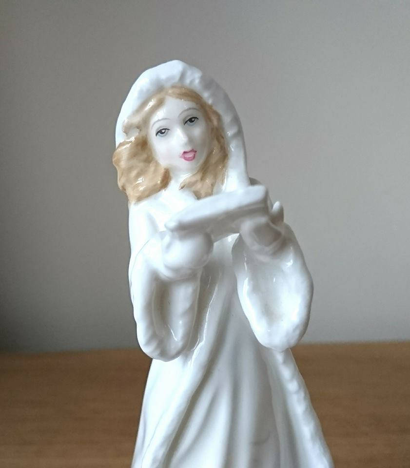 Vintage Royal Doulton Figurine: Christmas Carols, HN3727 Sentiments