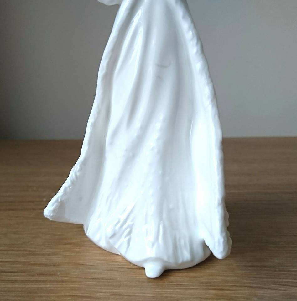 Vintage Royal Doulton Figurine: Christmas Carols, HN3727 Sentiments