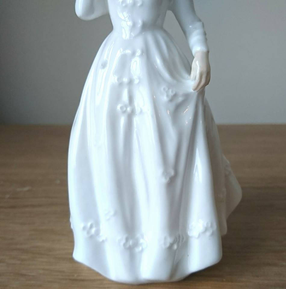 Royal Doulton Lady Figurine Joy HN3875 Pretty White Dress Figurine Collectors Club