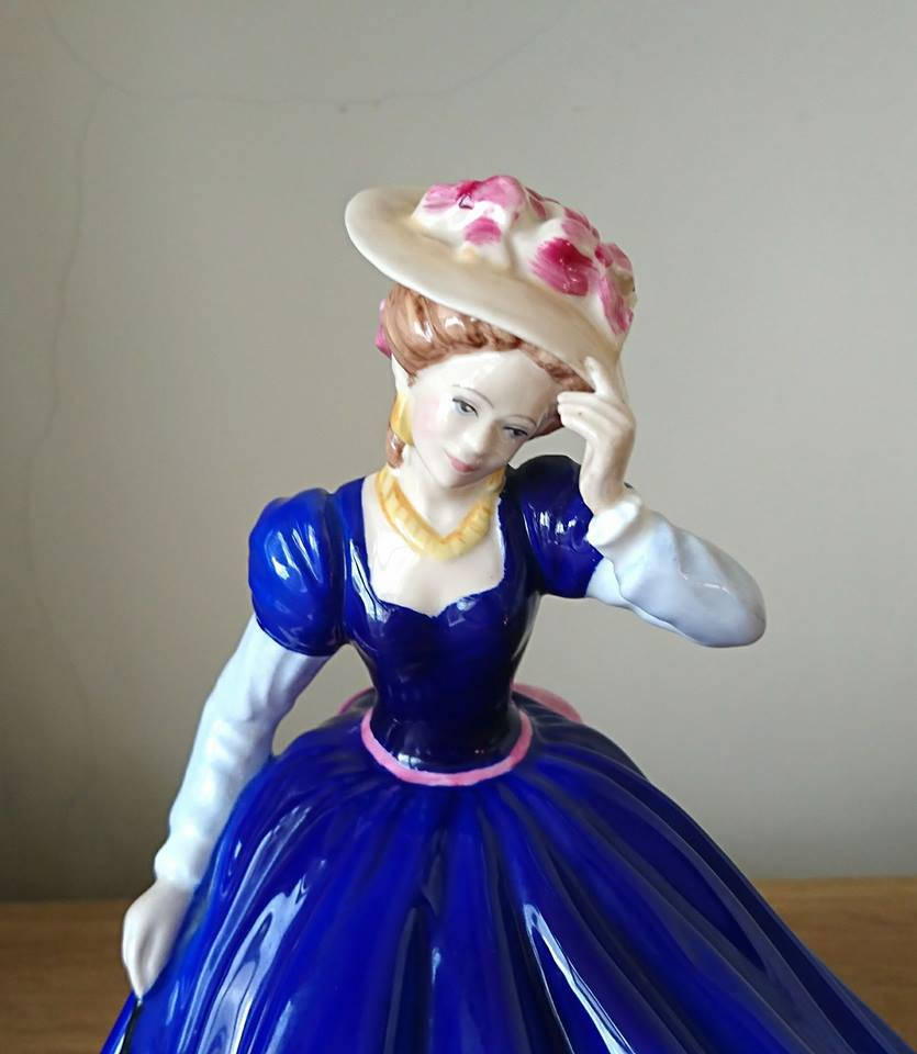 Royal Doulton Figurine: Mary HN3375, 1992 Figure of the Year