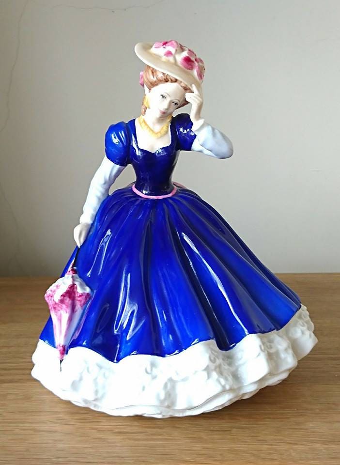 Royal Doulton Figurine: Mary HN3375, 1992 Figure of the Year