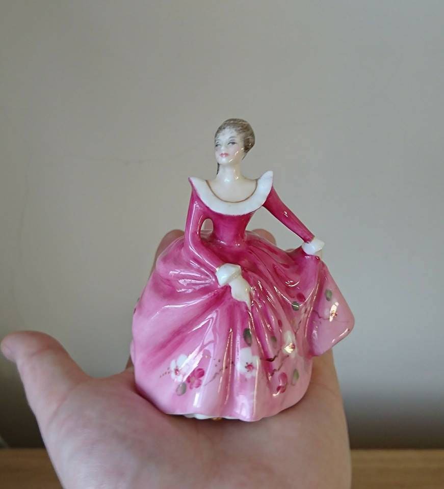 Vintage Royal Doulton Figurine  Fragrance HN 3250, Crinoline Lady