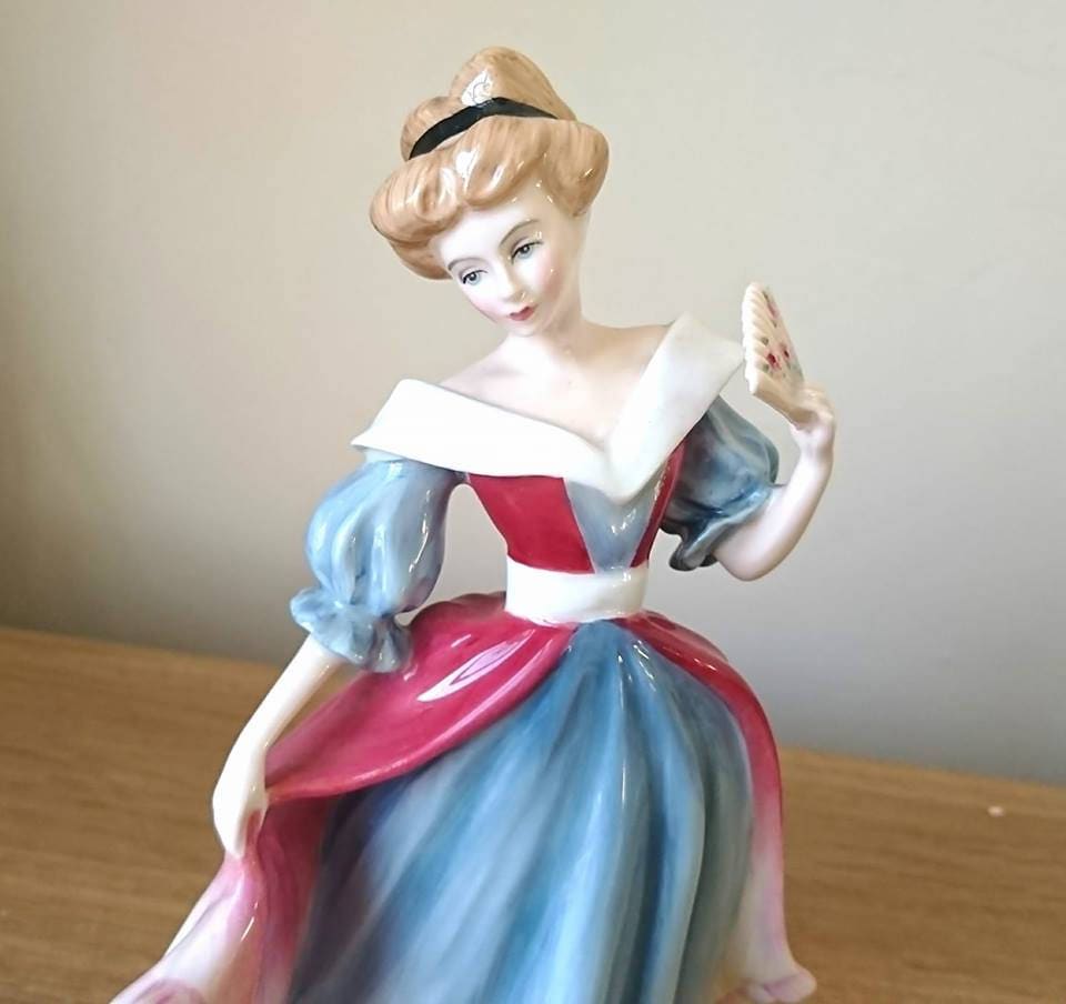 Royal Doulton Figurine Lady Amy, 1991 Figure of the Year HN3316