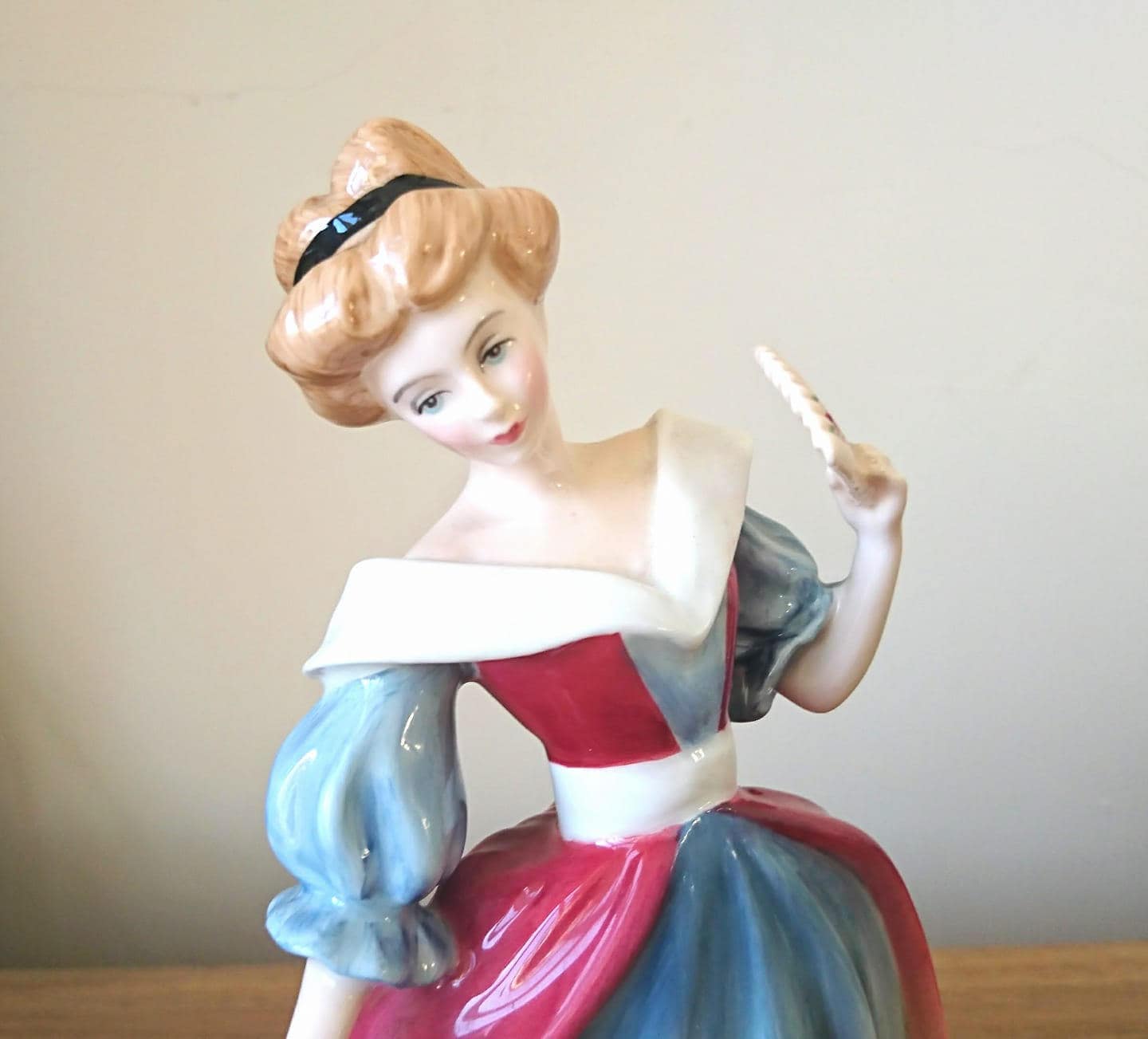 Royal Doulton Figurine Lady Amy, 1991 Figure of the Year HN3316