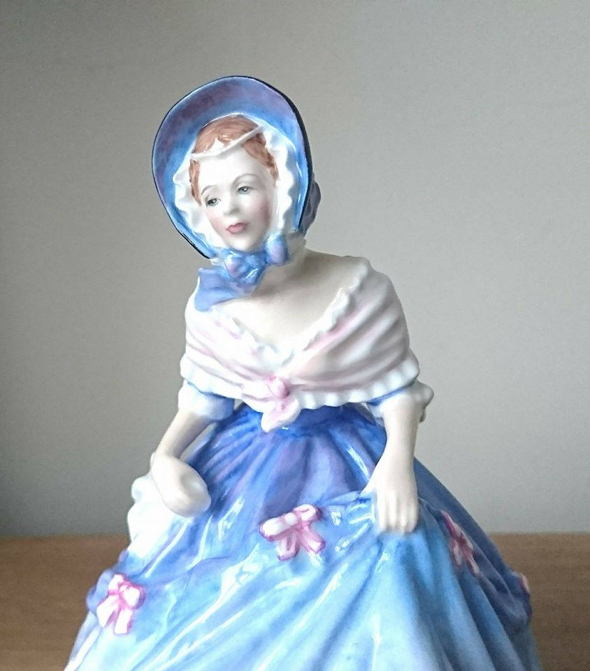 Royal Doulton Figurine: Alice HN3368, 1990, Classic Pretty Ladies