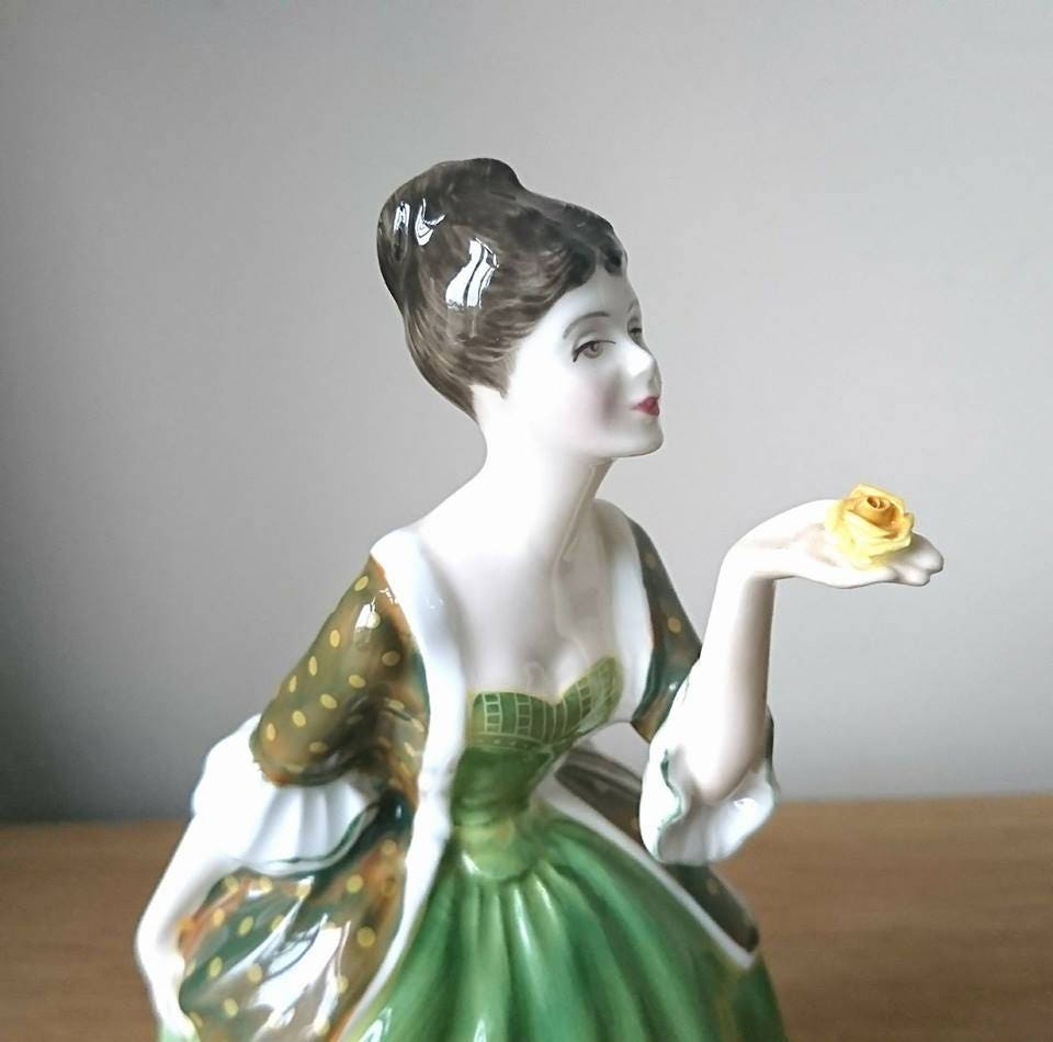 Royal Doulton Fleur Figurine HN2368, Green Dress Pretty Lady