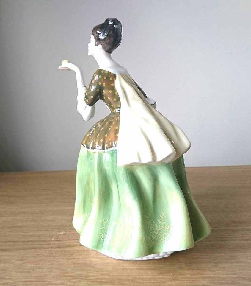 Royal Doulton Fleur Figurine HN2368, Green Dress Pretty Lady