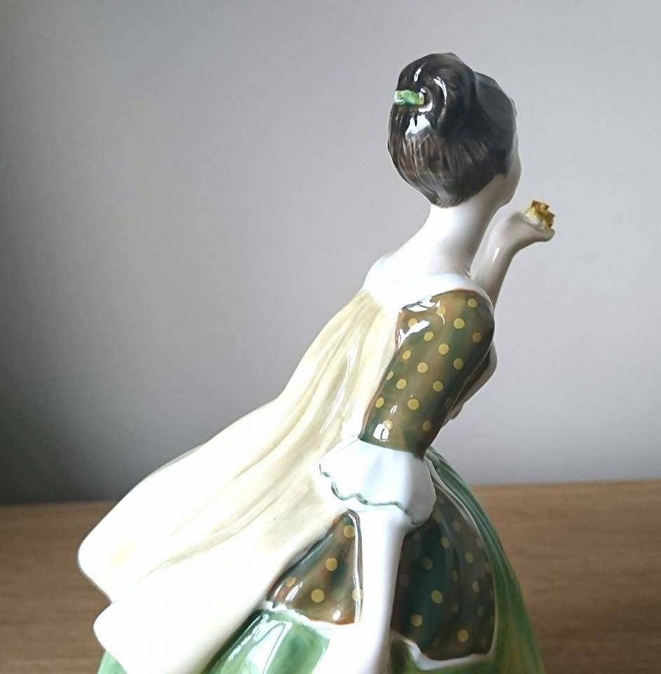 Royal Doulton Fleur Figurine HN2368, Green Dress Pretty Lady