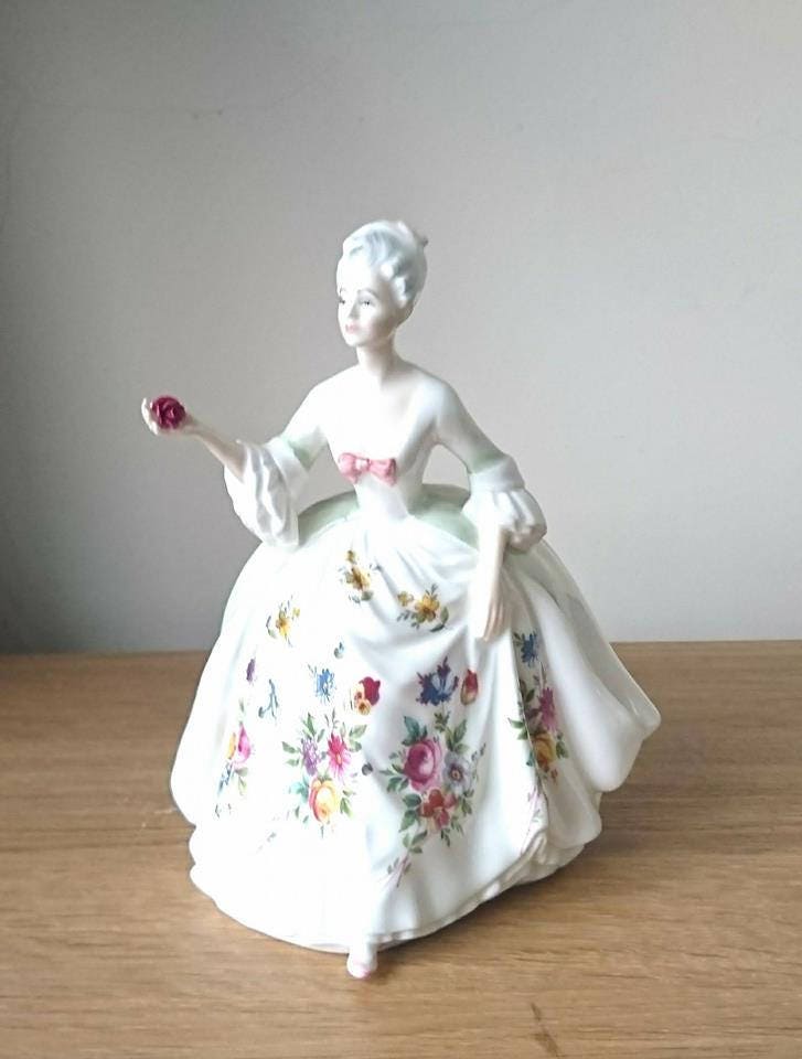 Royal Doulton Lady Figurine Diana HN2468 Peggy Davis Classic Collectable Figurine Pretty Lady Porcelain