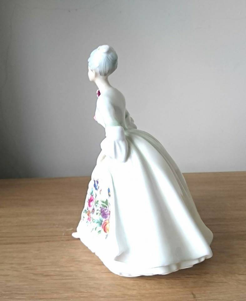 Royal Doulton Lady Figurine Diana HN2468 Peggy Davis Classic Collectable Figurine Pretty Lady Porcelain