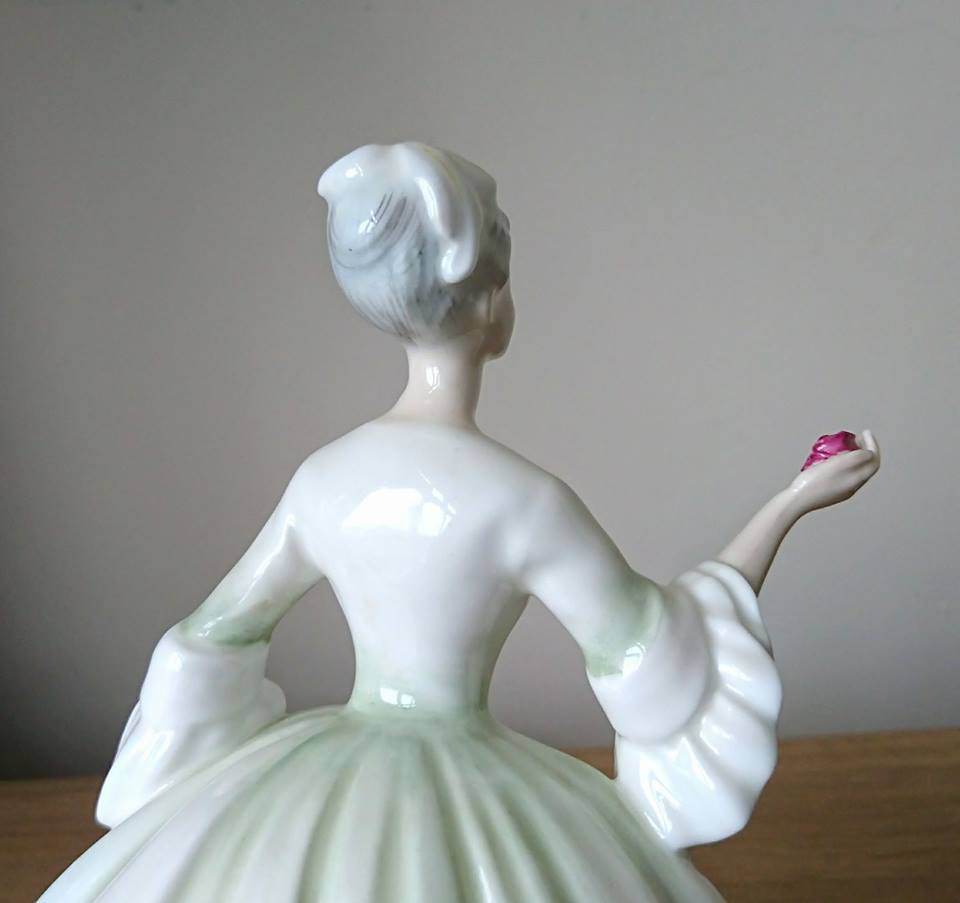 Royal Doulton Lady Figurine Diana HN2468 Peggy Davis Classic Collectable Figurine Pretty Lady Porcelain
