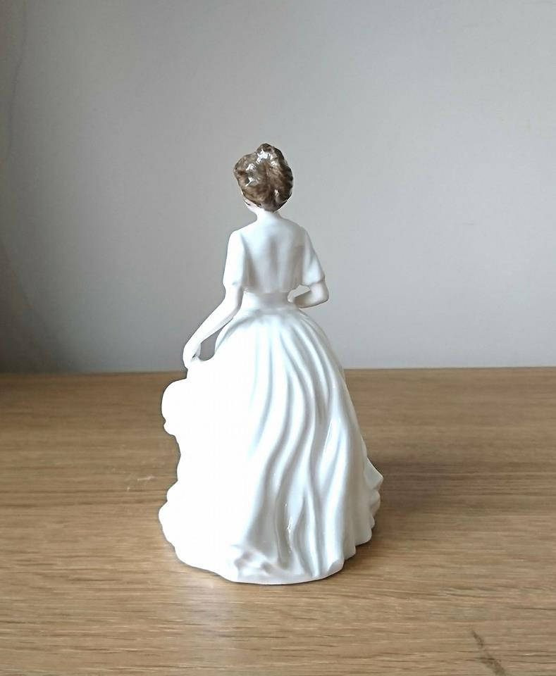 Royal Doulton Figurine Harmony HN4096 Collectors Club Figurine White Pretty Dress