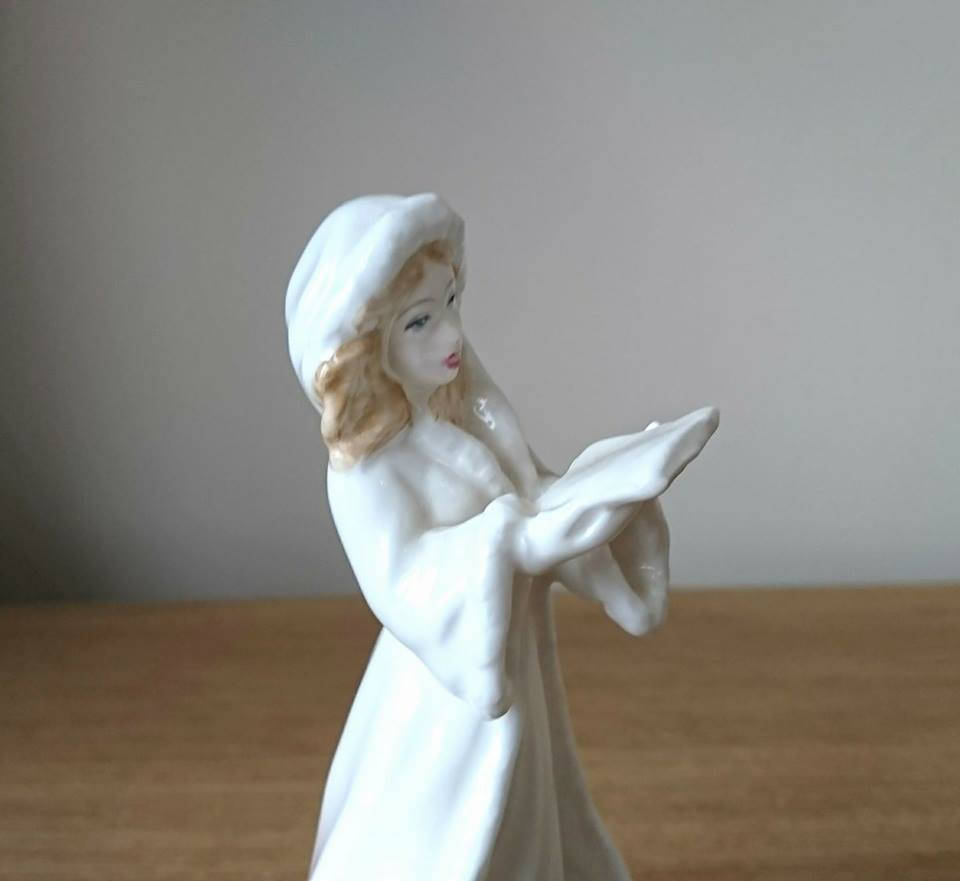 Vintage Royal Doulton Figurine: Christmas Carols, HN3727 Sentiments