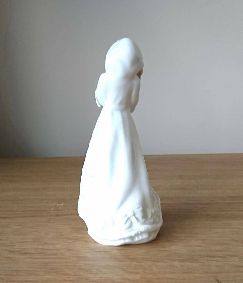 Vintage Royal Doulton Figurine: Christmas Carols, HN3727 Sentiments