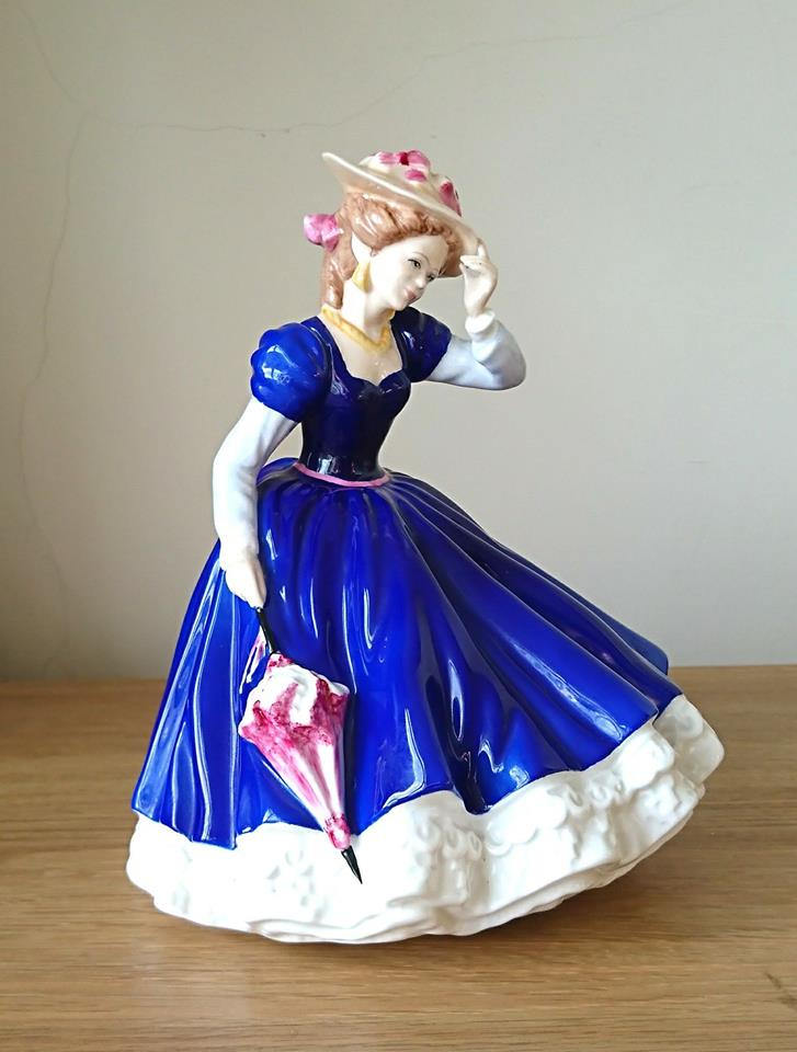 Royal Doulton Figurine: Mary HN3375, 1992 Figure of the Year