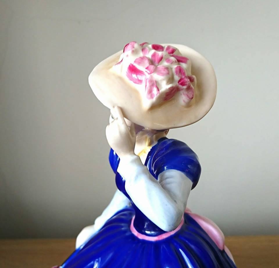 Royal Doulton Figurine: Mary HN3375, 1992 Figure of the Year