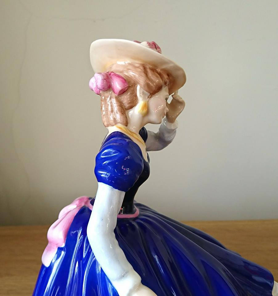 Royal Doulton Figurine: Mary HN3375, 1992 Figure of the Year