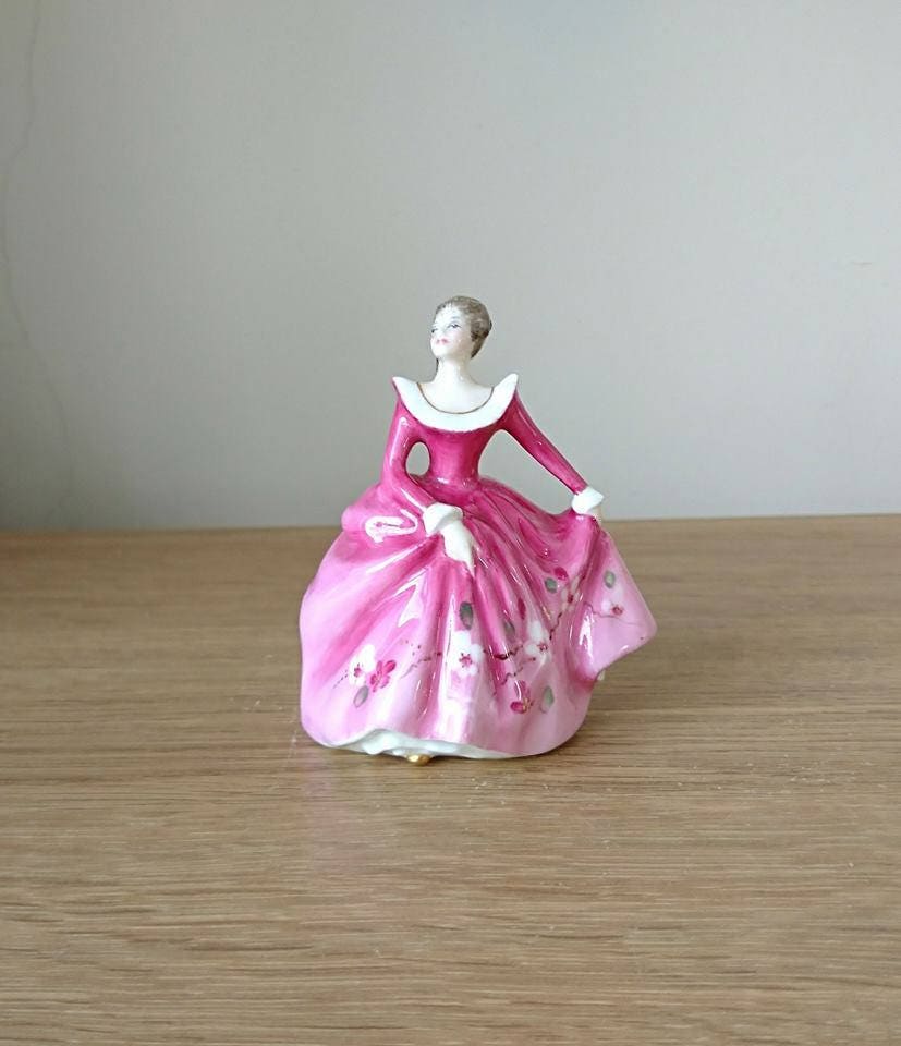 Vintage Royal Doulton Figurine  Fragrance HN 3250, Crinoline Lady