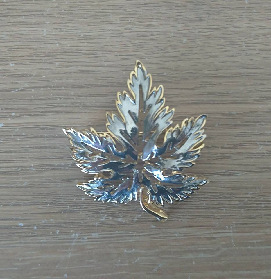 Vintage Leaf Brooch Silver Gold Tone Metal Costume Jewellery Jewelry Pin Palmate Leaf