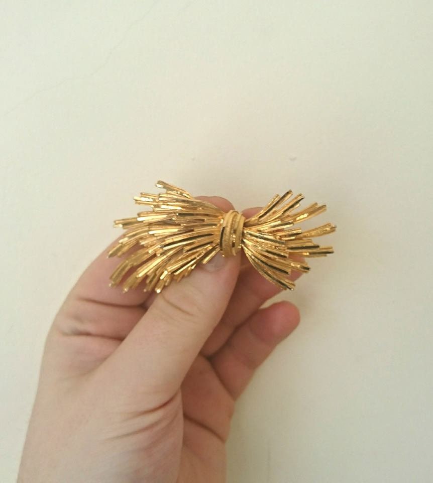 Vintage Gold Tone  Brooch Bow Pin Costume Jewellery Jewelry Sunburst 1970's Retro Singed © BSK
