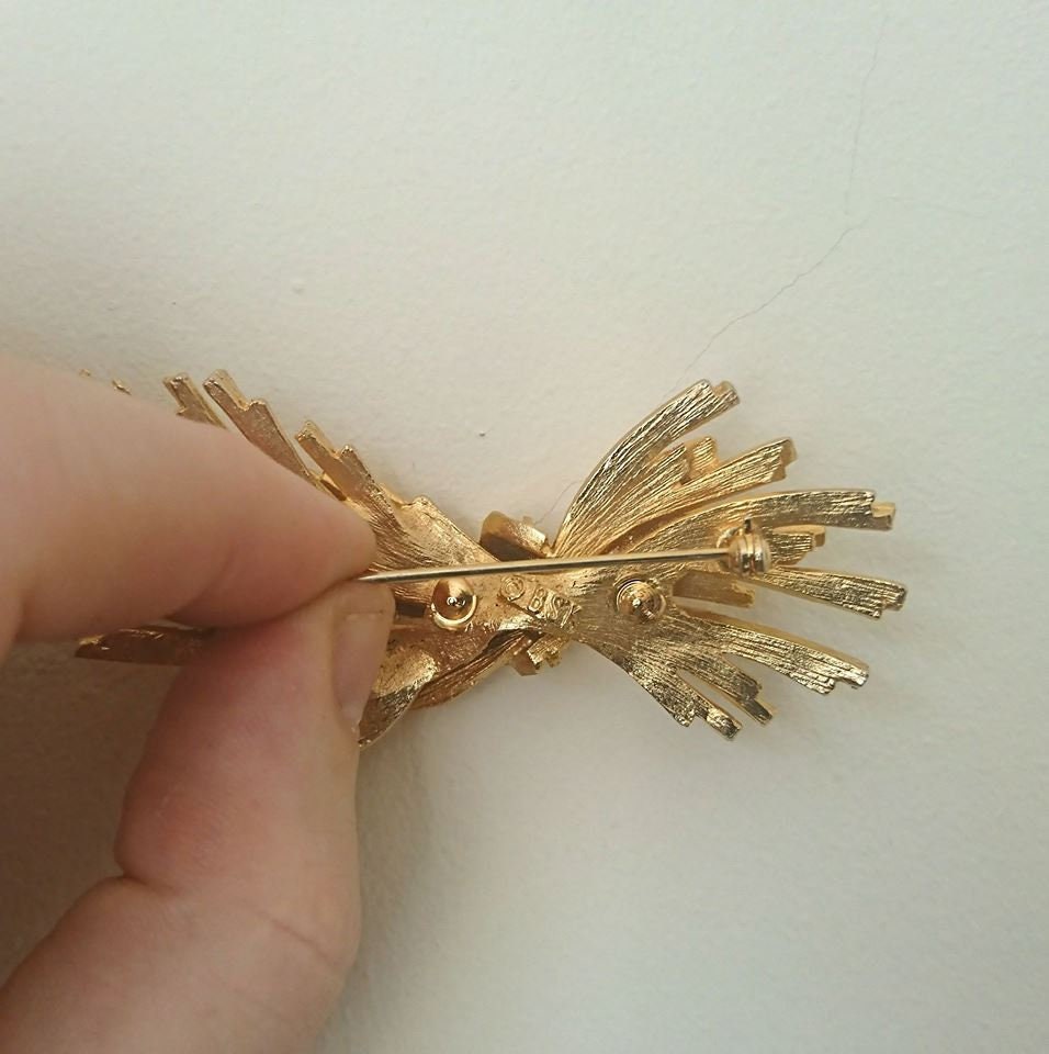 Vintage Gold Tone  Brooch Bow Pin Costume Jewellery Jewelry Sunburst 1970's Retro Singed © BSK