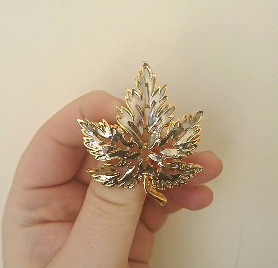 Vintage Leaf Brooch Silver Gold Tone Metal Costume Jewellery Jewelry Pin Palmate Leaf