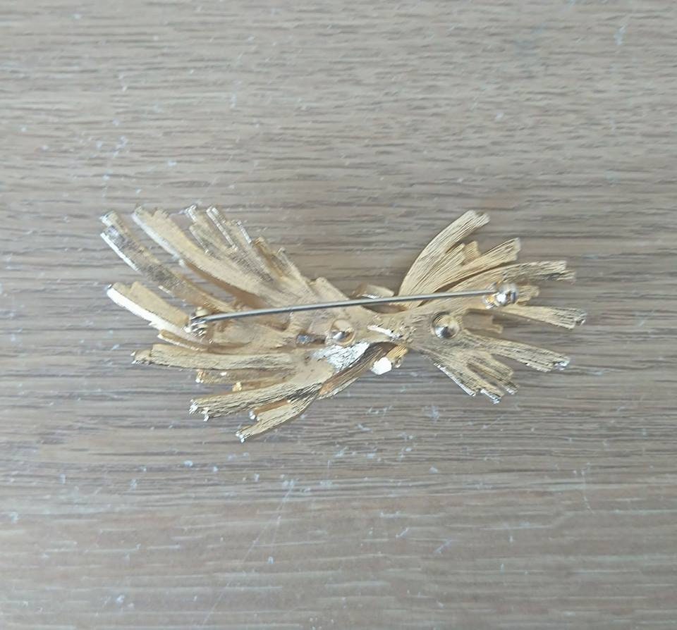 Vintage Gold Tone  Brooch Bow Pin Costume Jewellery Jewelry Sunburst 1970's Retro Singed © BSK