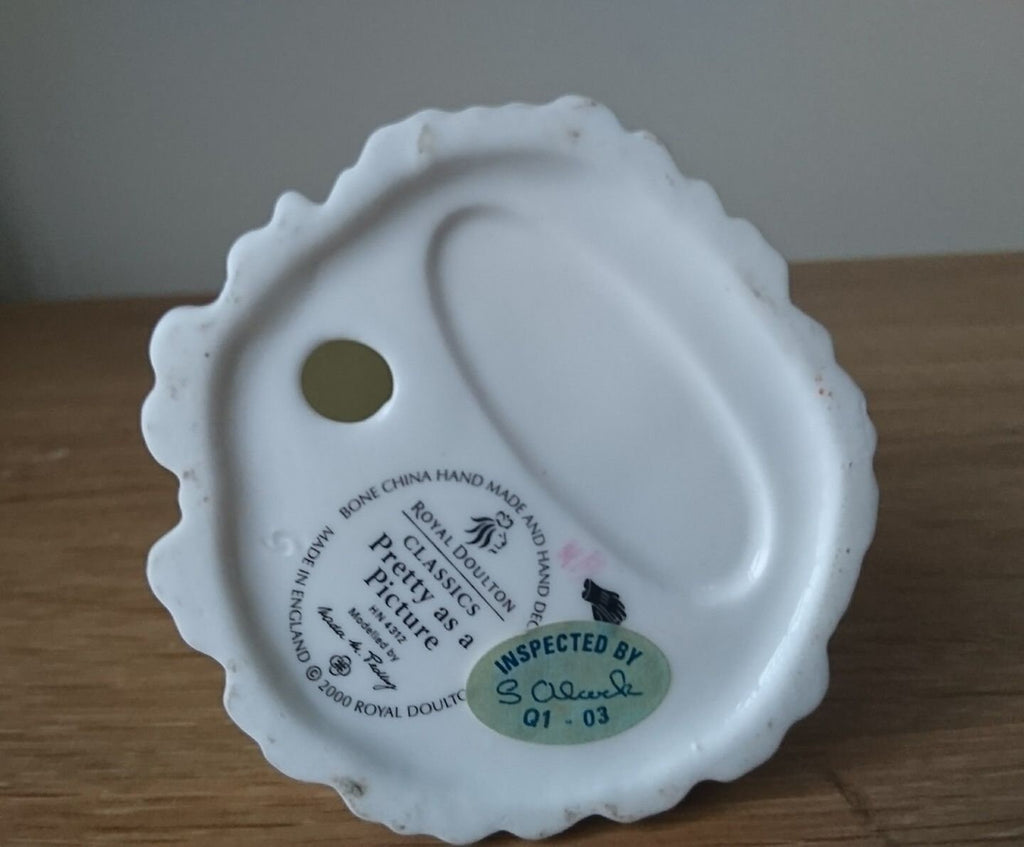 Royal Doulton Figurine, Pretty as A Picture, HN 4312