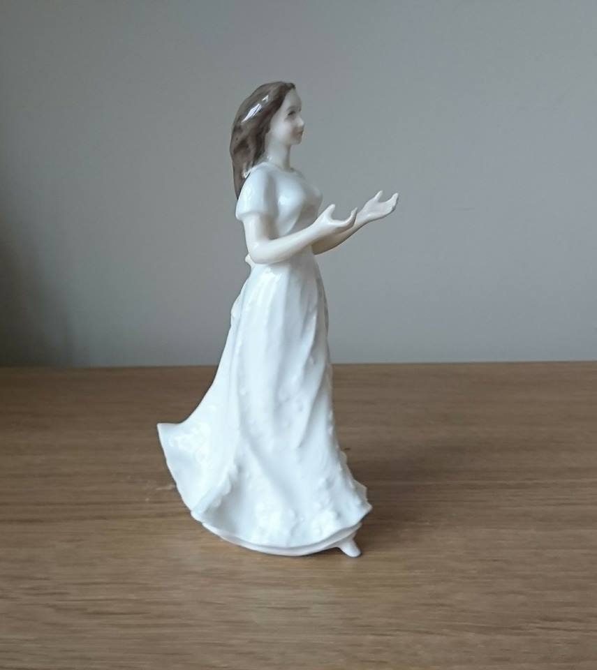 Royal Doulton Lady Figurine, Greetings HN4250, Sentiments Collection