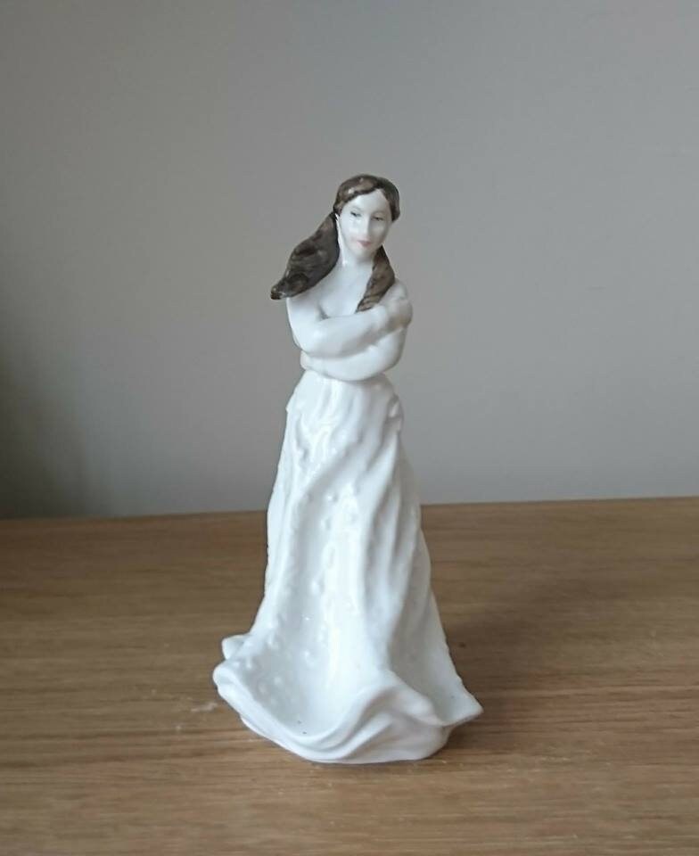 Royal Doulton Embrace HN4258 Lady Figurine  Sentiments International Collectors Club Pretty Lady