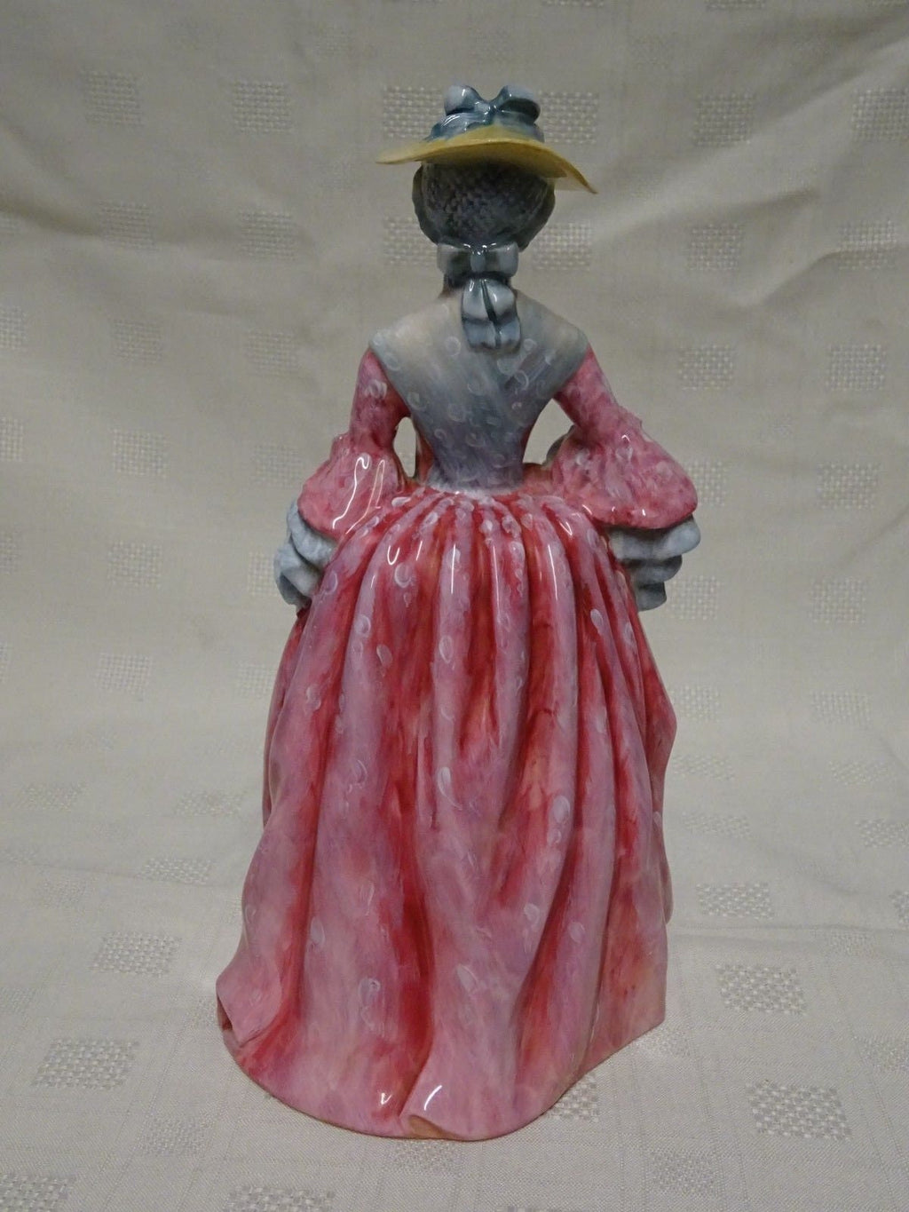 Royal Doulton Figurine Mary Countess Howe HN3007 Pretty Lady  Gainsborough Ladies by Peter Gee