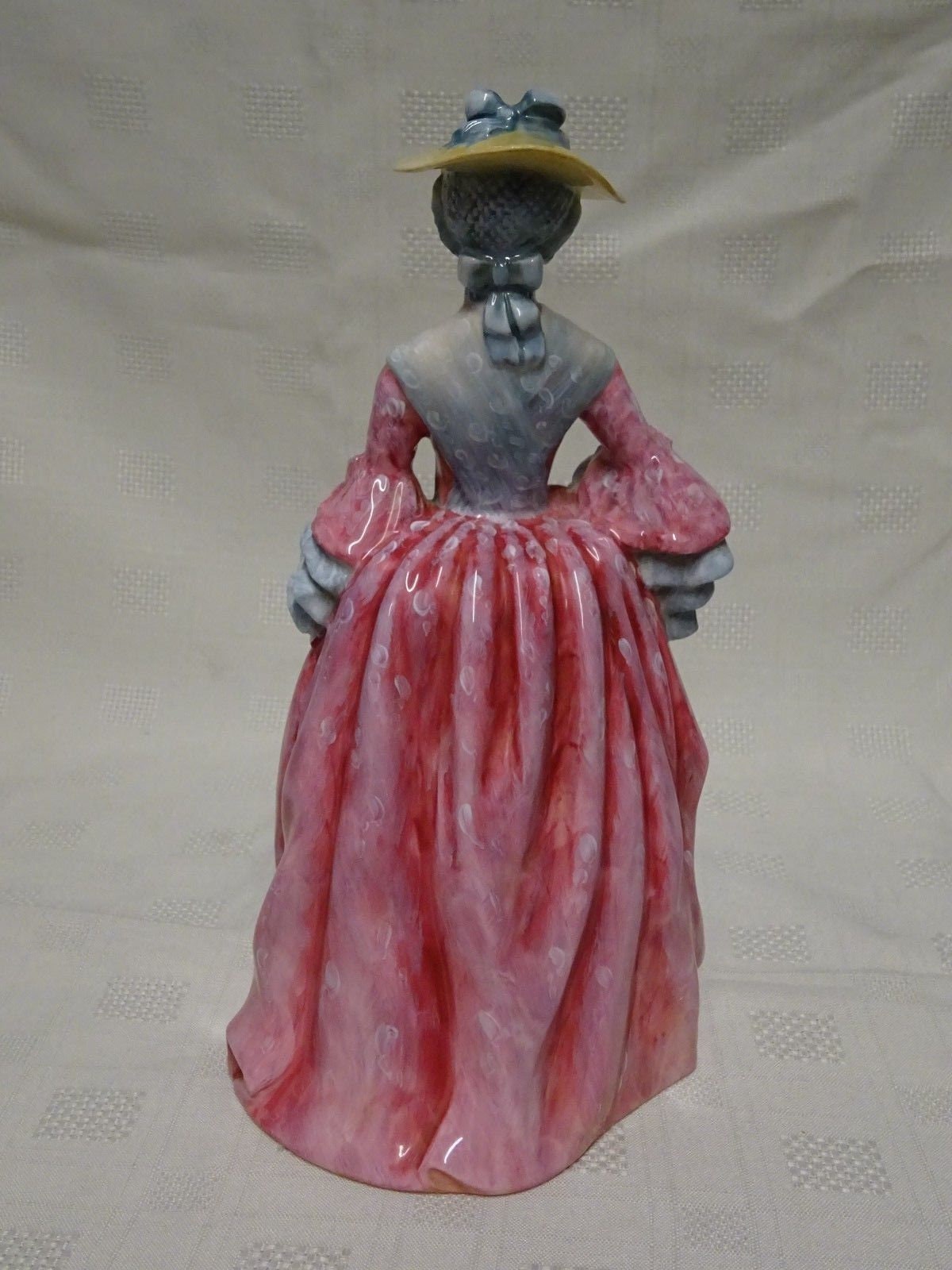 Royal Doulton Figurine Mary Countess Howe HN3007 Pretty Lady  Gainsborough Ladies by Peter Gee